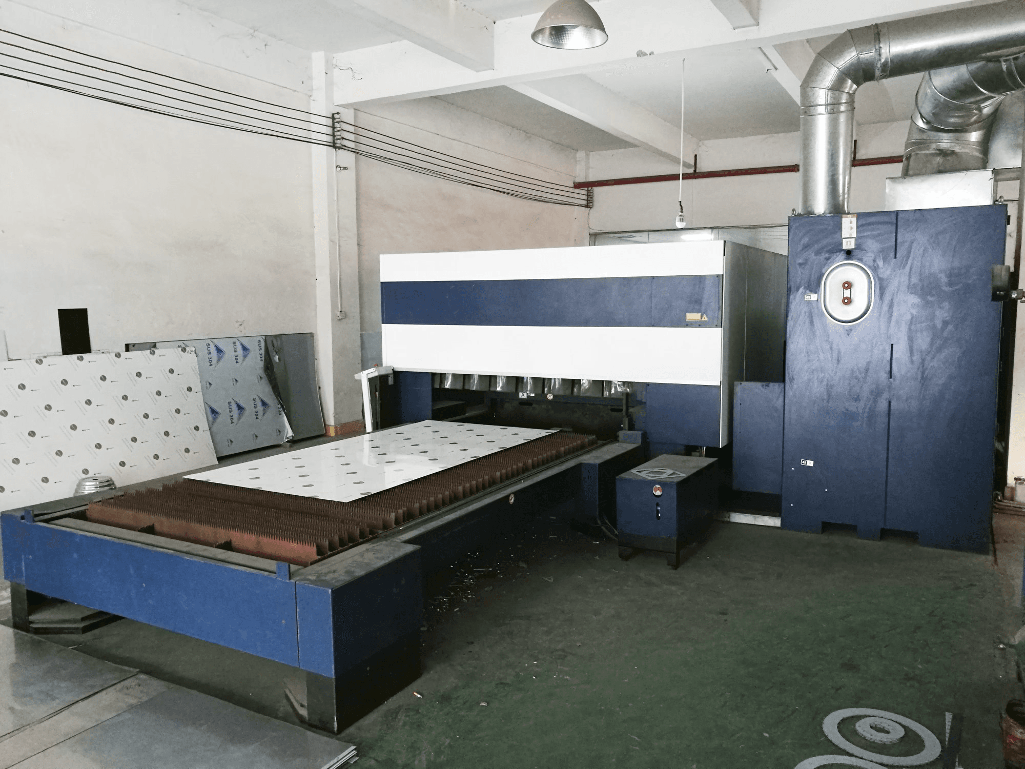 Recht aanzicht 1 van Trumpf TruLaser 3030 machine