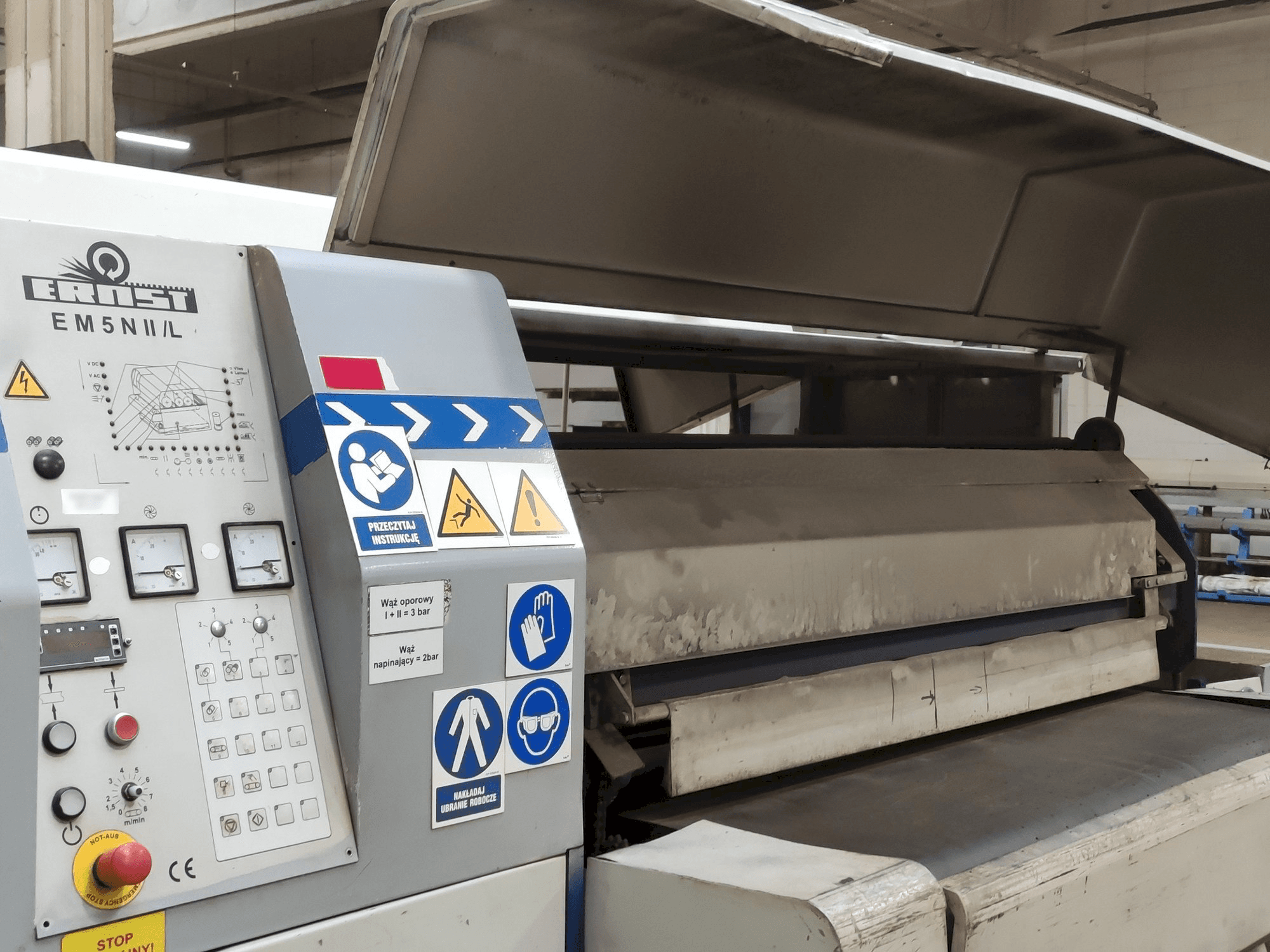 Vooraanzicht van ERNST EM5N II/L machine