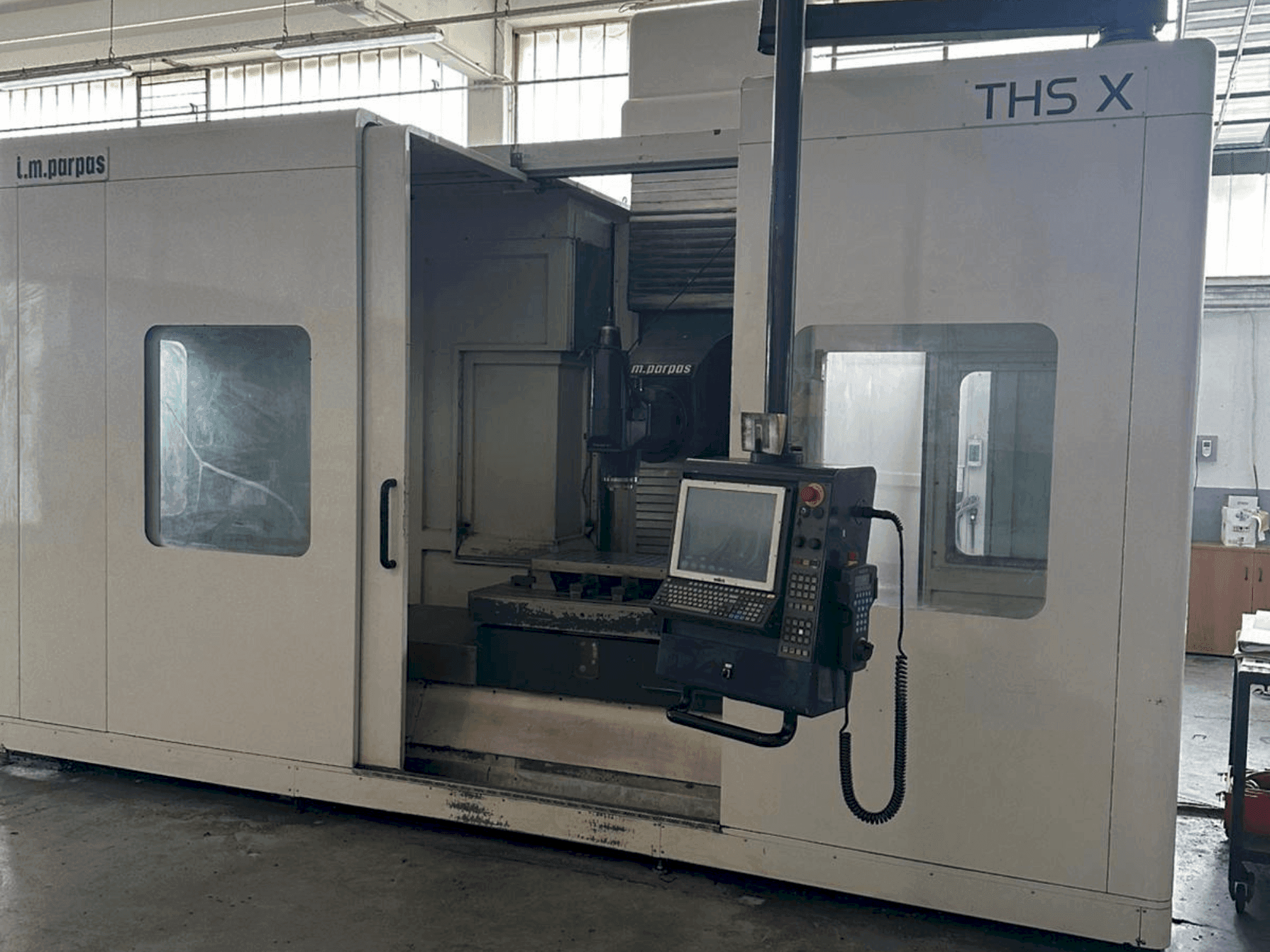 Vooraanzicht van Parpas THS125/2000TG machine