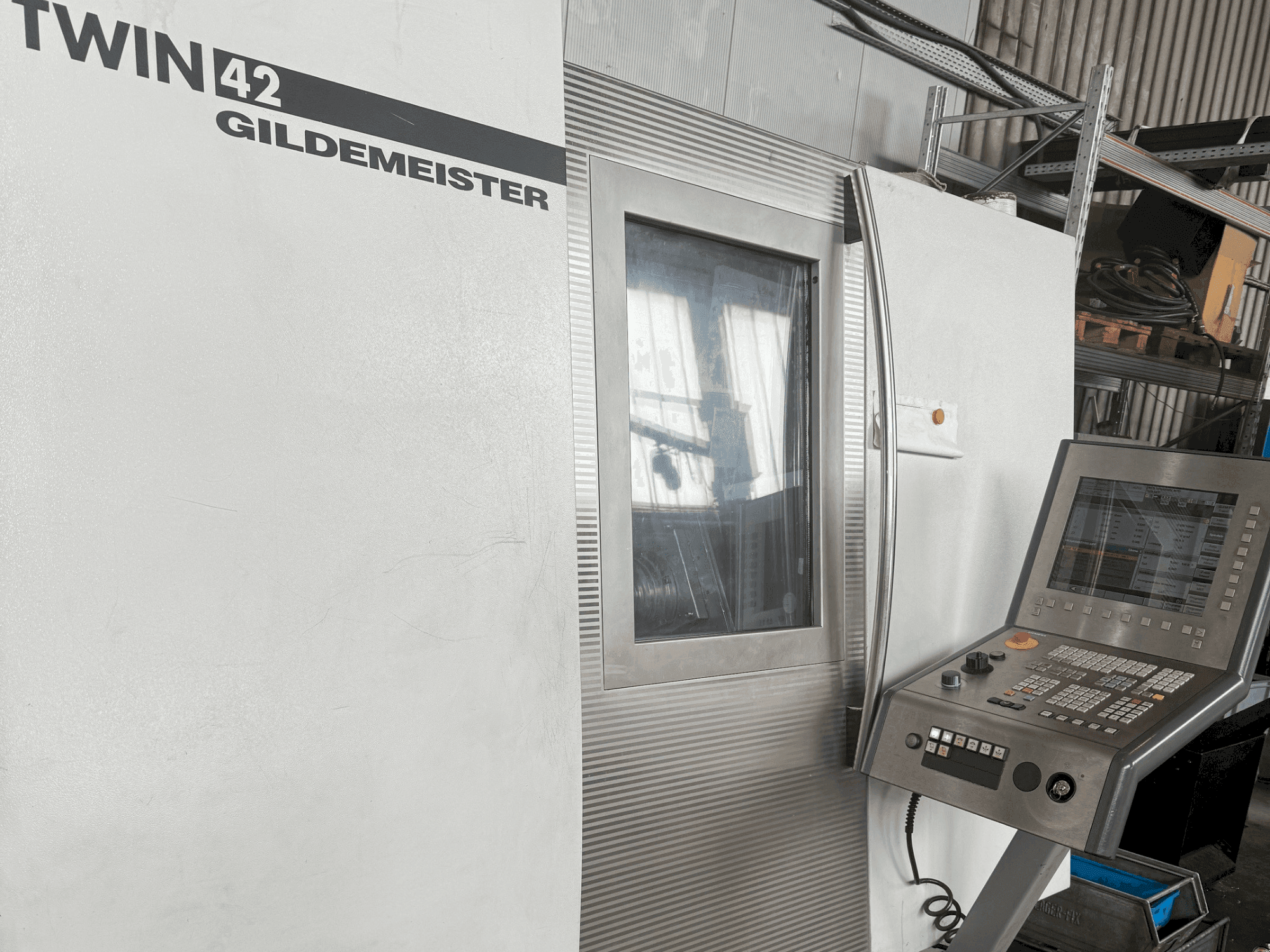 Vooraanzicht van Gildemeister Twin 41 machine