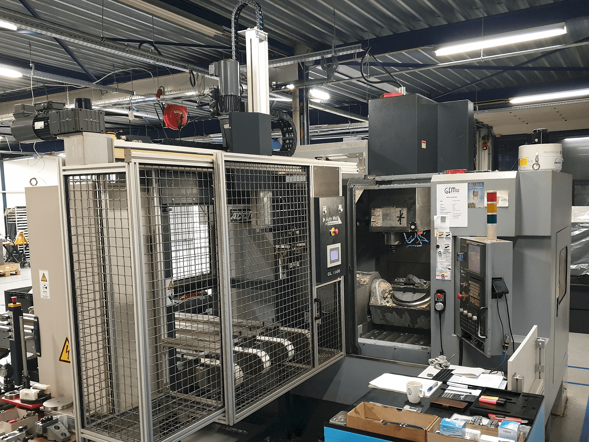 Links zicht van ACCUWAY UM - 350V5 machine