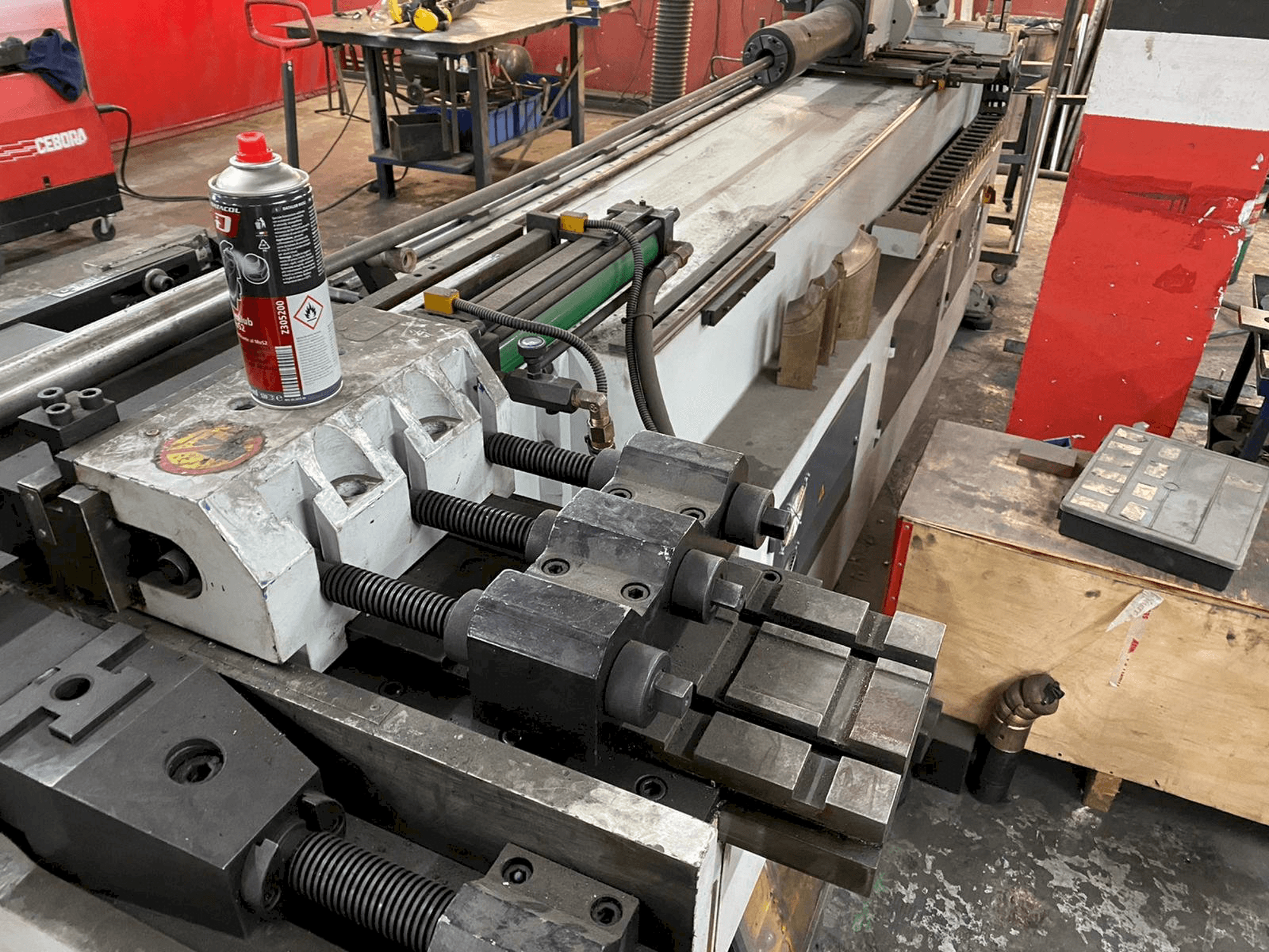 Vooraanzicht van Segura Llunell SB-76-NCBL machine