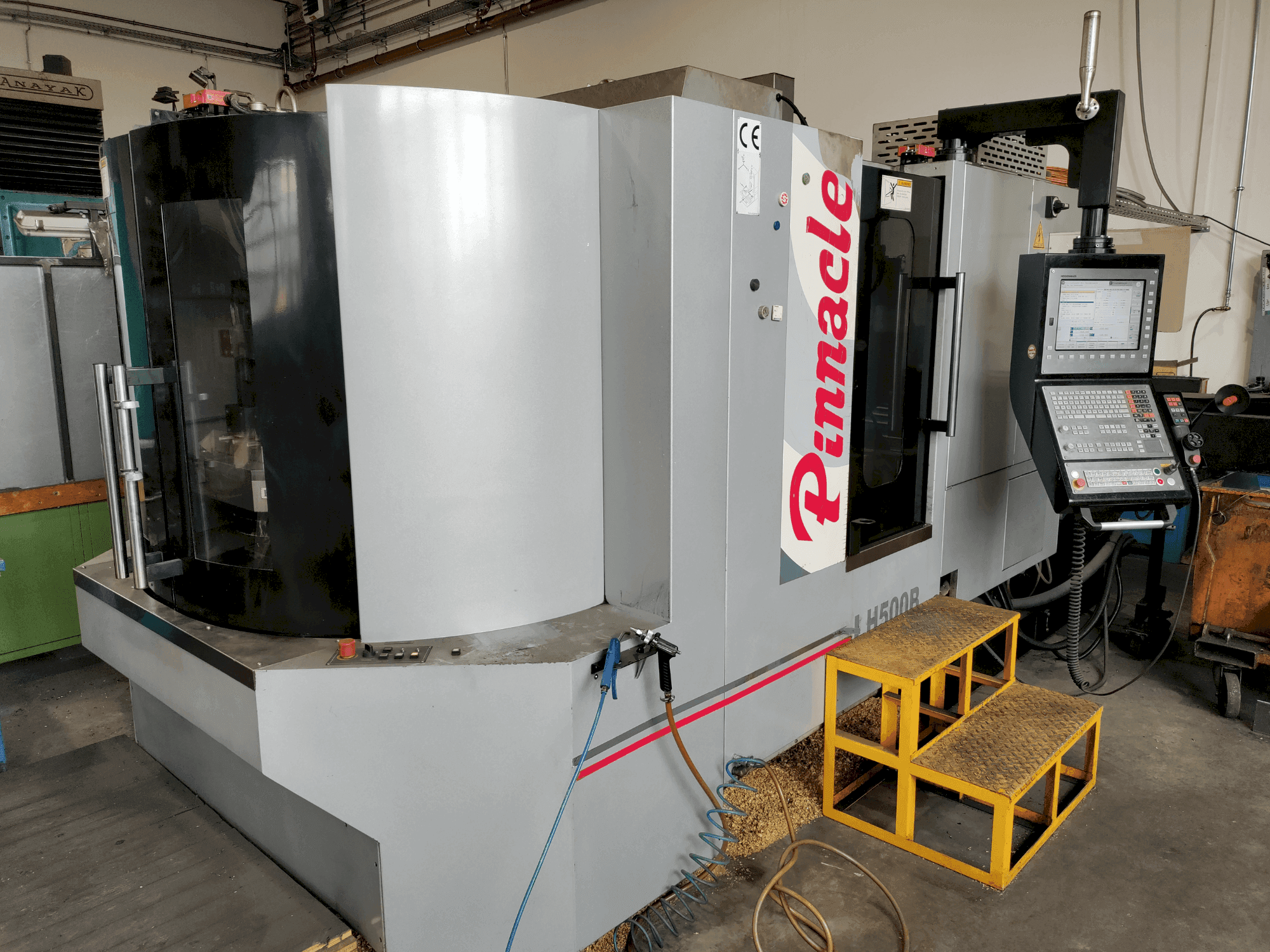 Vooraanzicht van Pinnacle LH 500B machine