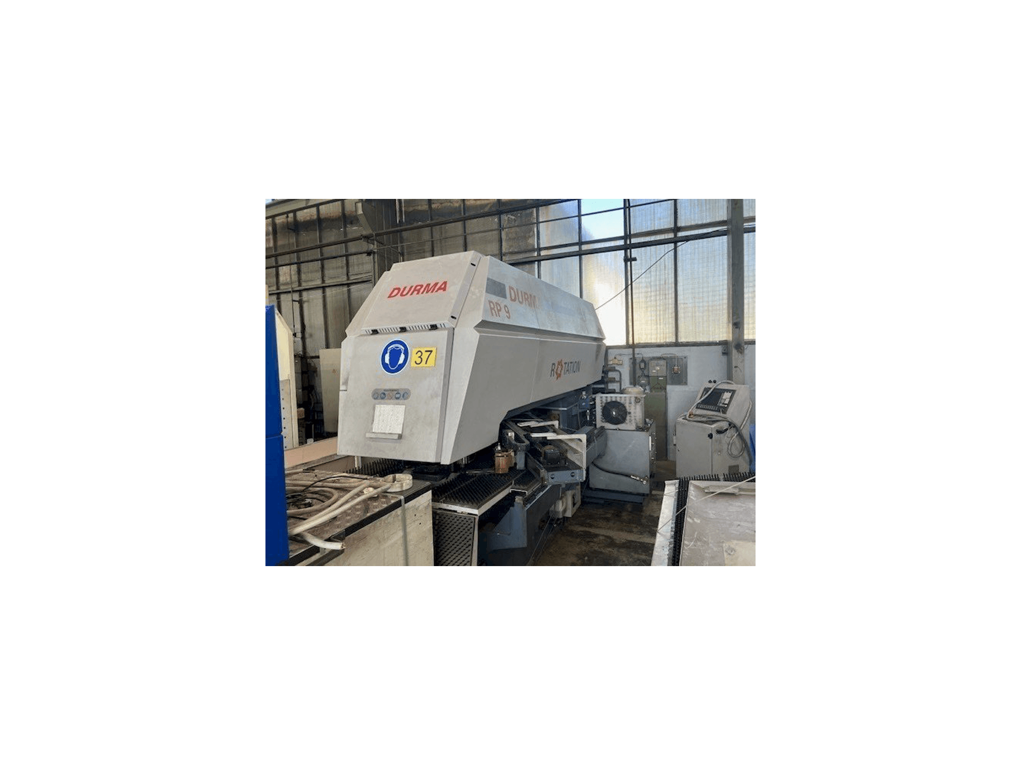Vooraanzicht van Durma RP9 1250x20 machine