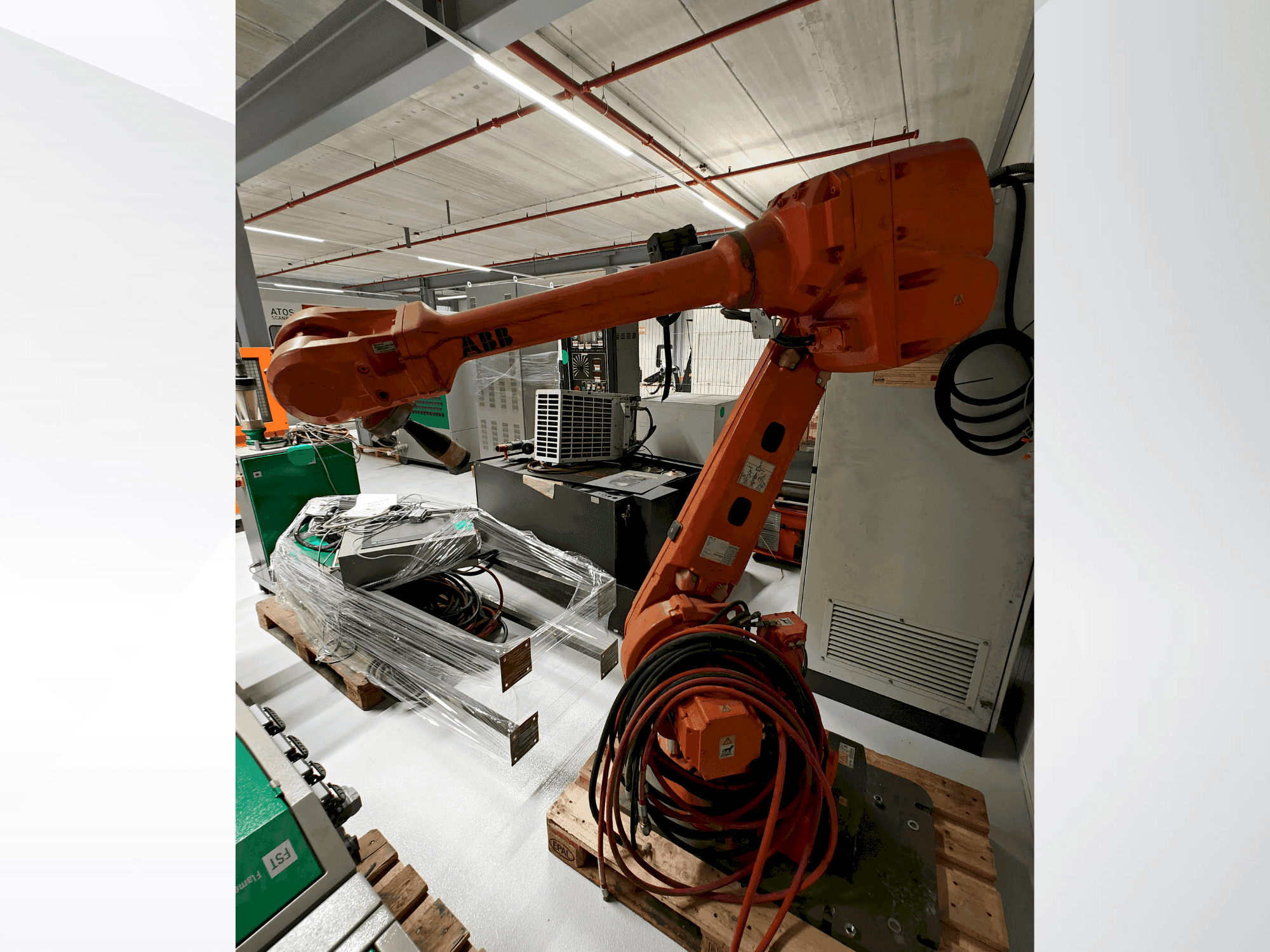 Vooraanzicht van ABB IRB 4600 machine