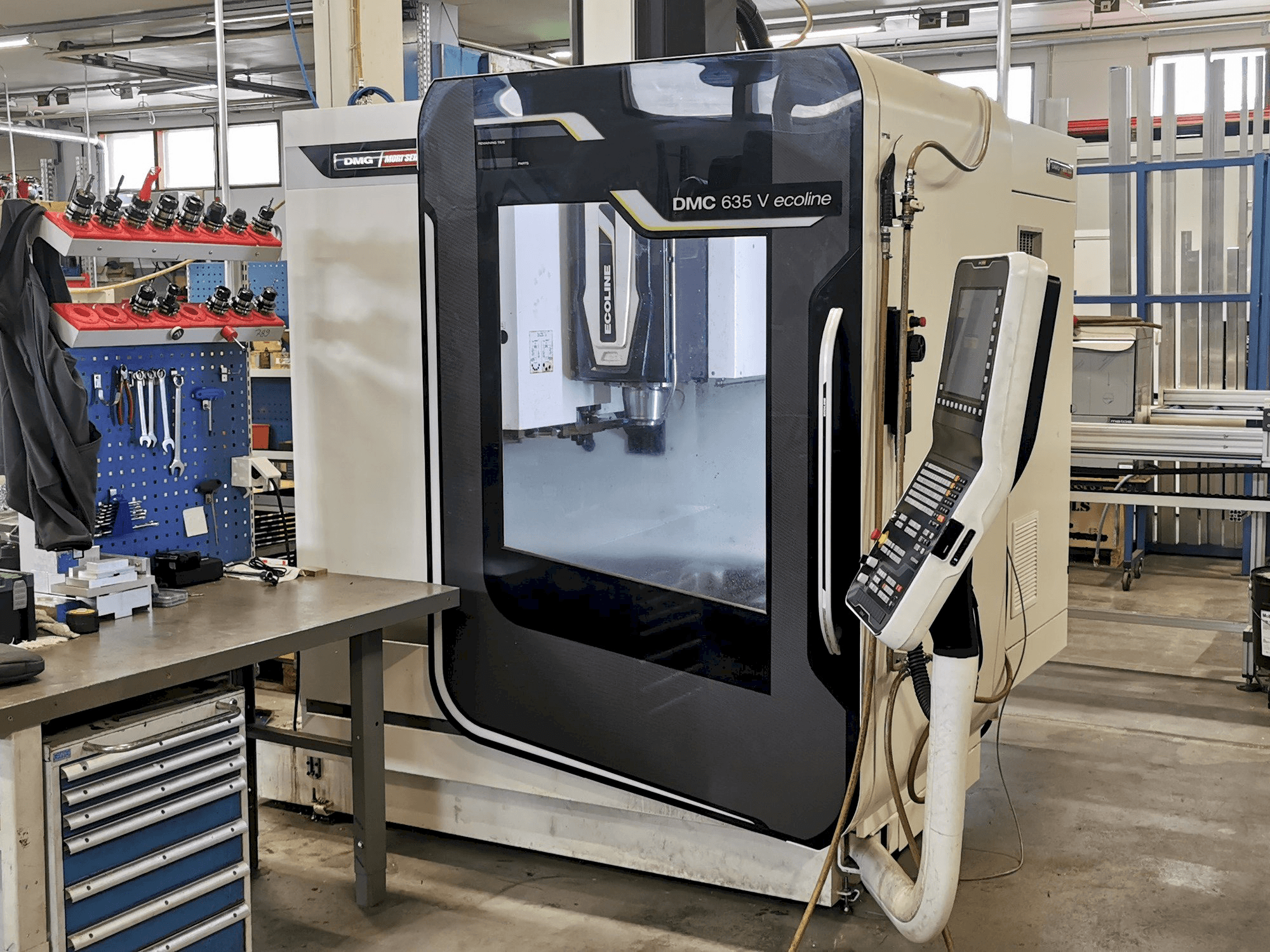 Vooraanzicht van DMG Mori Seiki DMC 635 V Ecoline machine