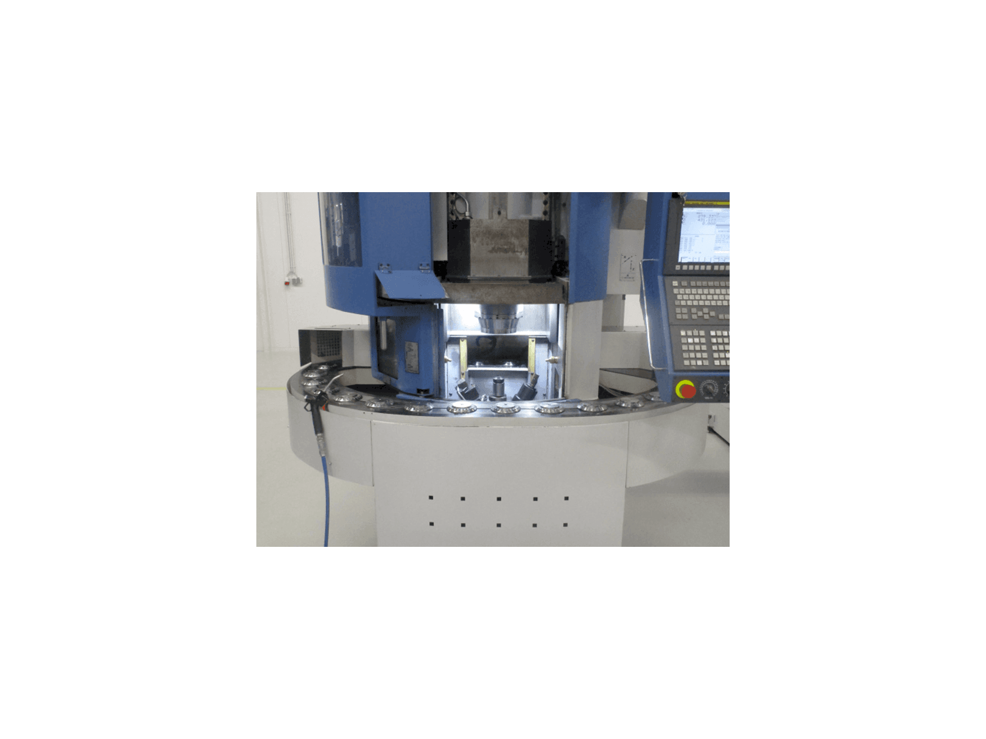 Vooraanzicht van EMAG VL3 machine