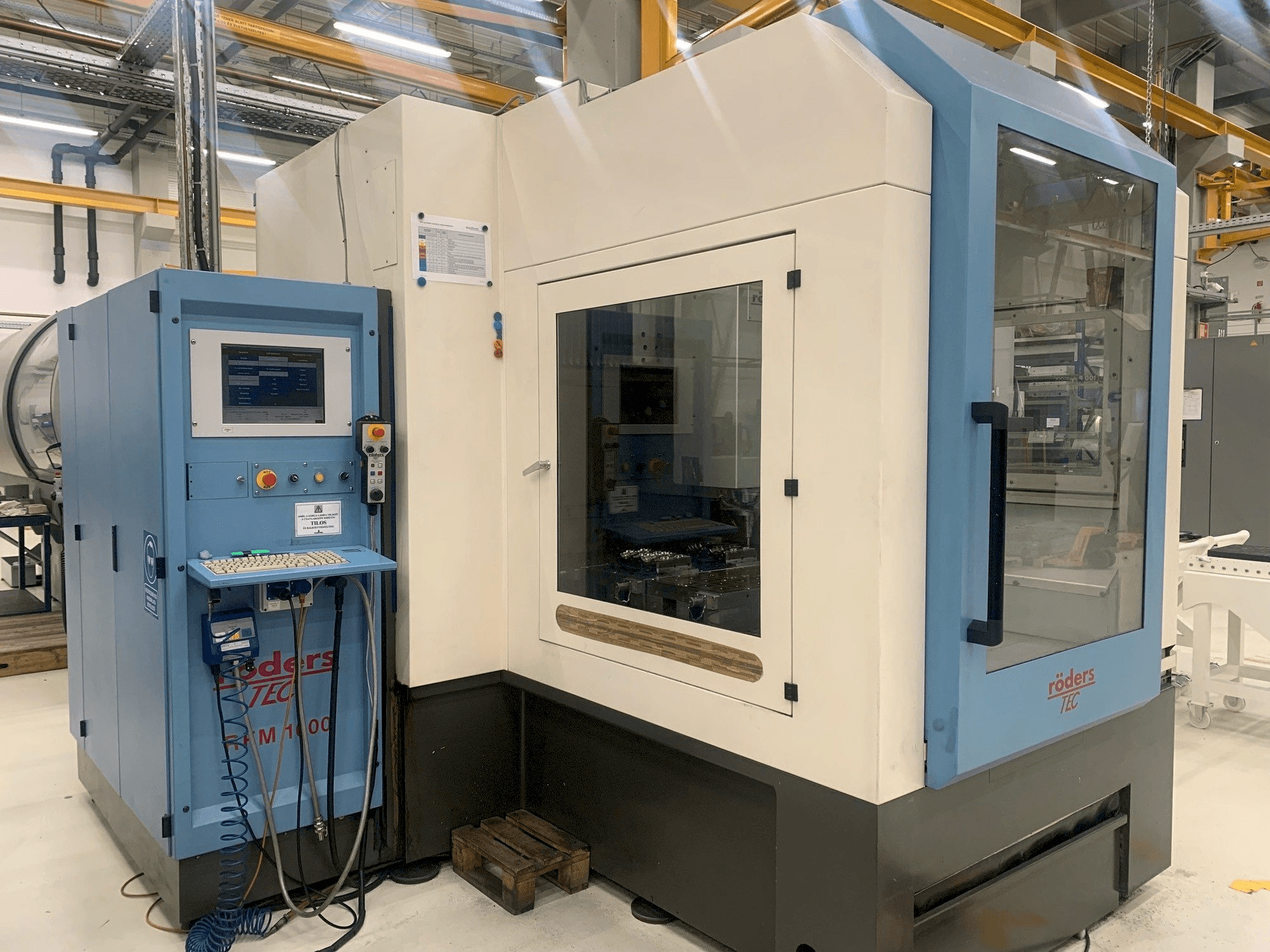 Vooraanzicht van Roders RFM 1000-2 machine