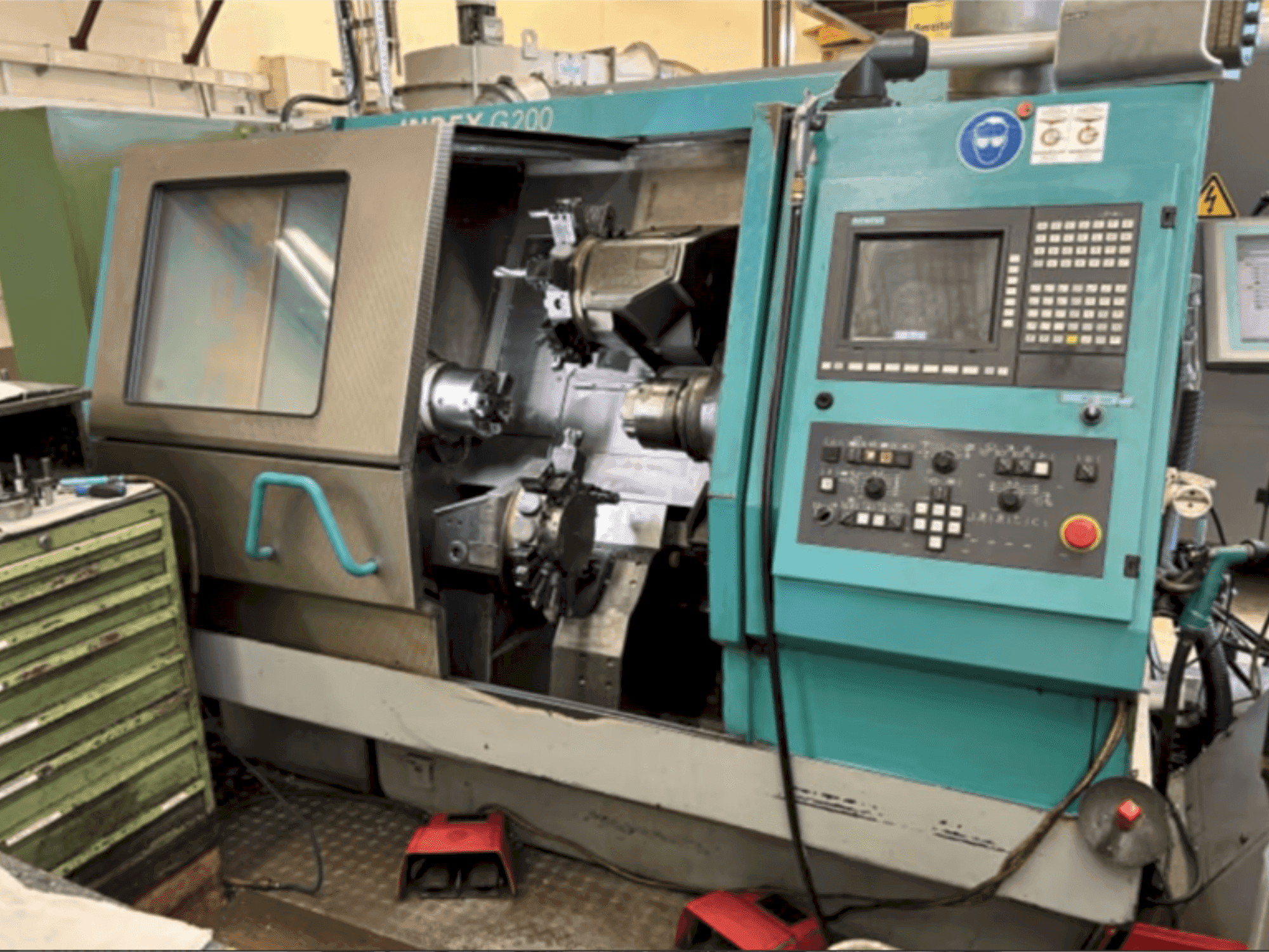 Vooraanzicht van Index G200 C machine