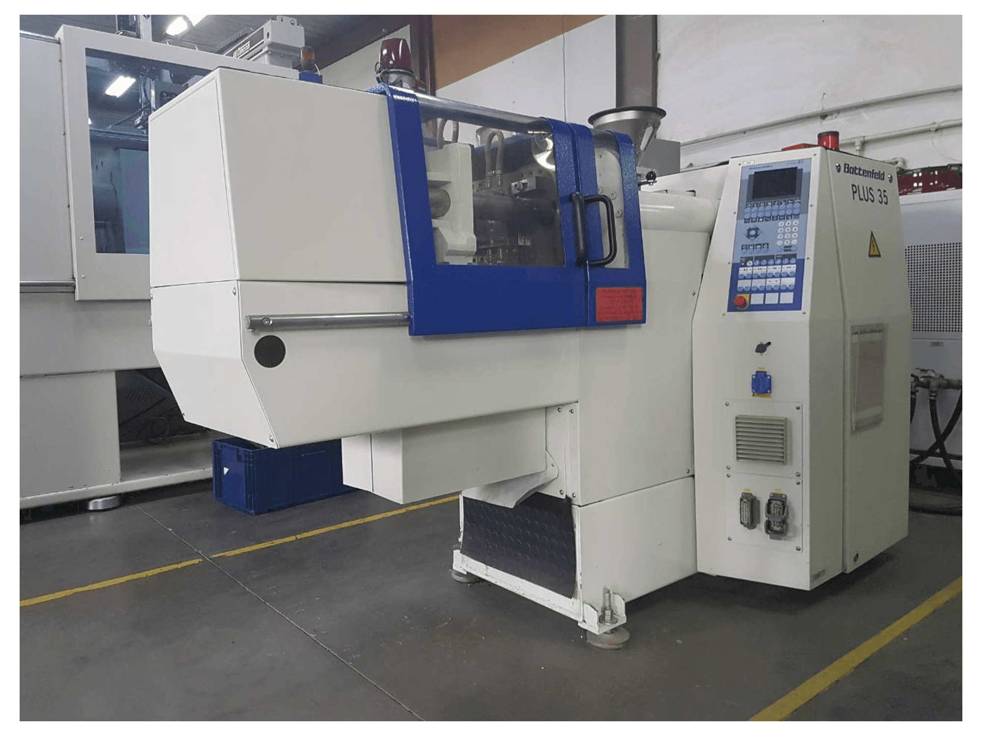 Vooraanzicht van Battenfeld PLUS 35/75 machine