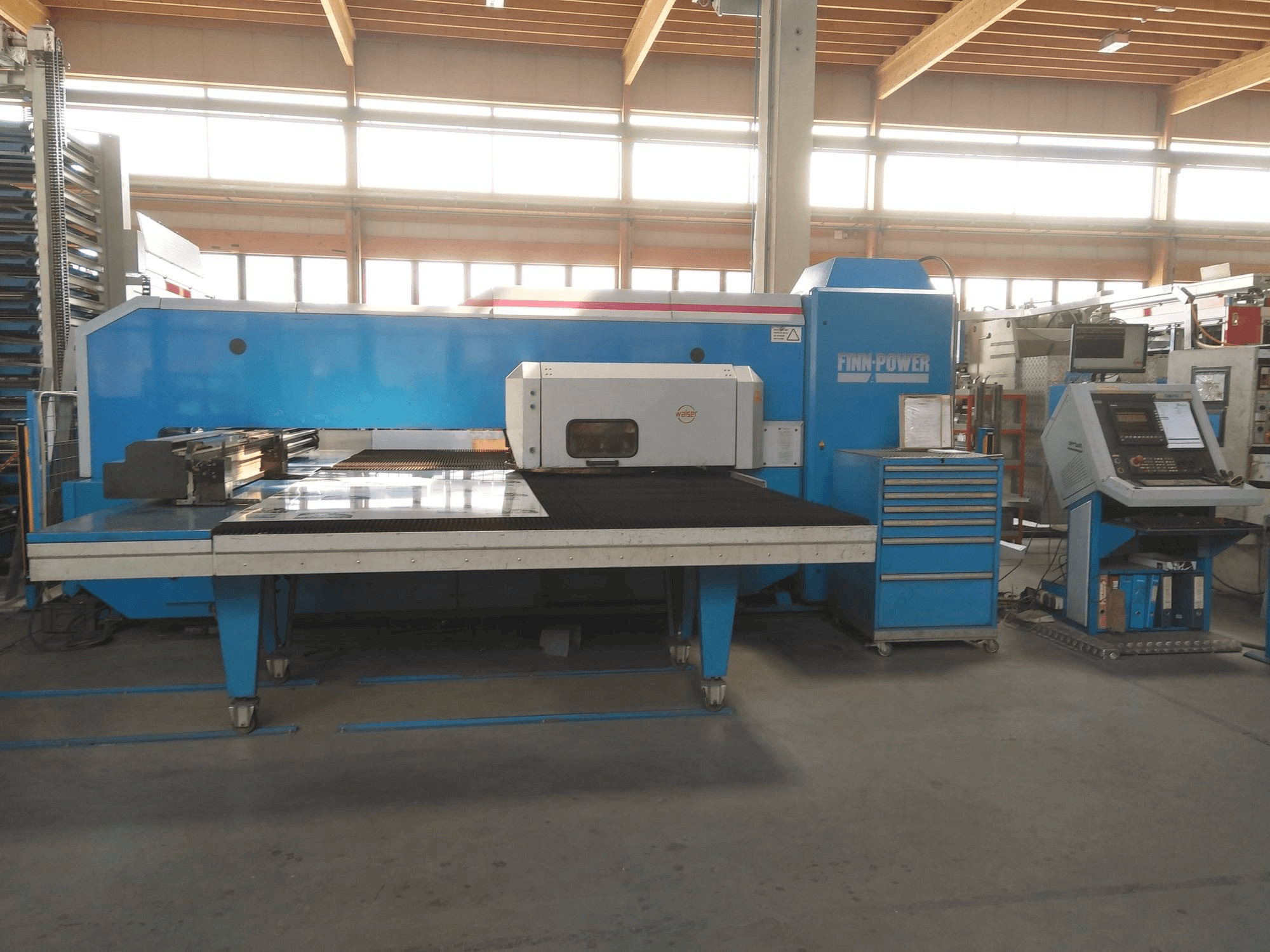 Vooraanzicht van Finn-Power A5-20SB machine