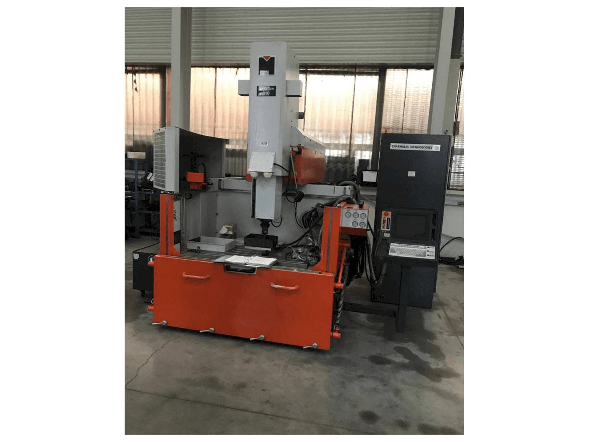 Vooraanzicht van CHARMILLES ROBOFORM 810 machine