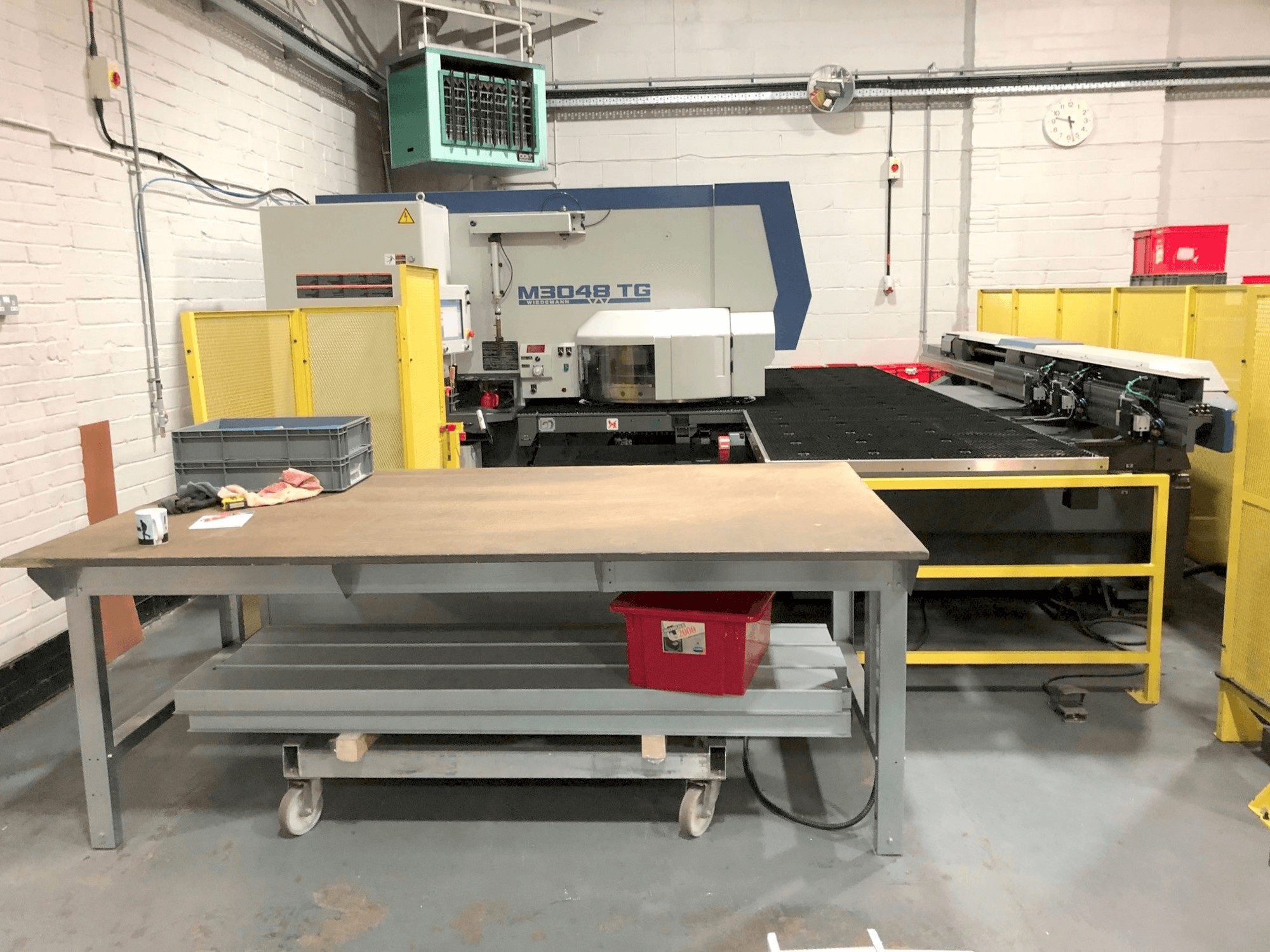 Vooraanzicht van Murata Wiedemann M3048 TG machine