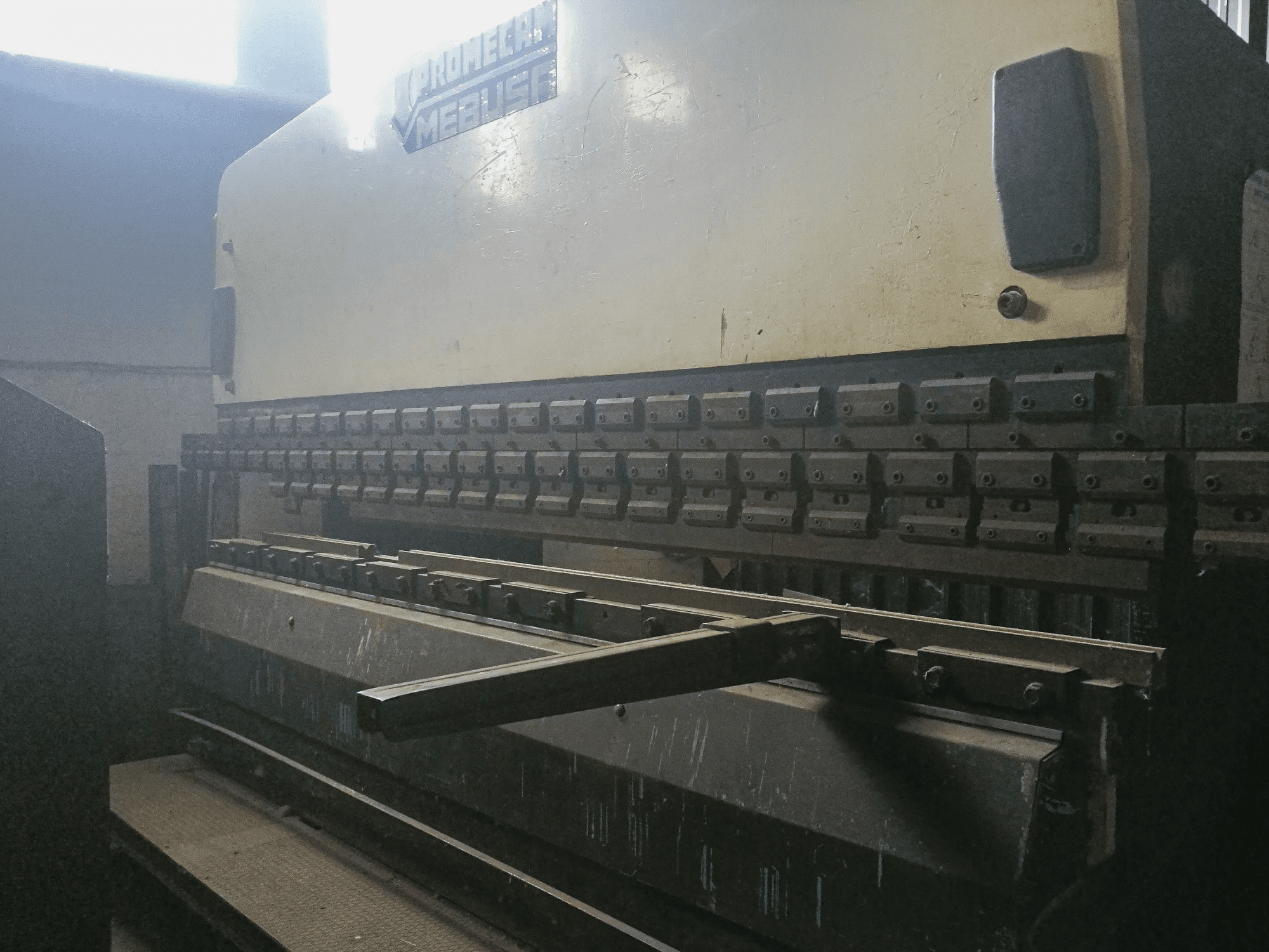 Recht aanzicht 1 van PROMECAM MEBUSA RG 204 machine