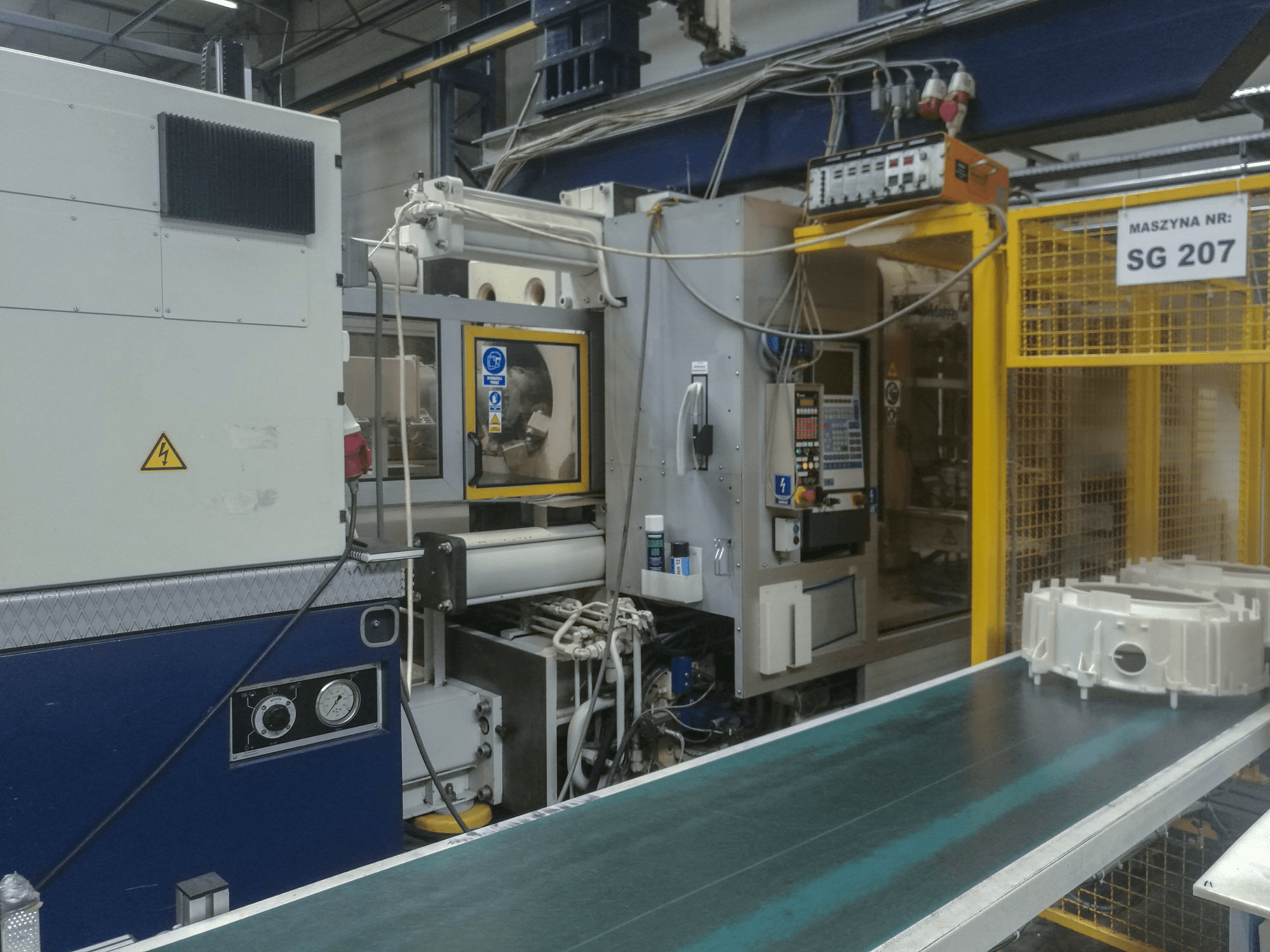 Links zicht 1 van Krauss Maffei 800-8000 MC machine