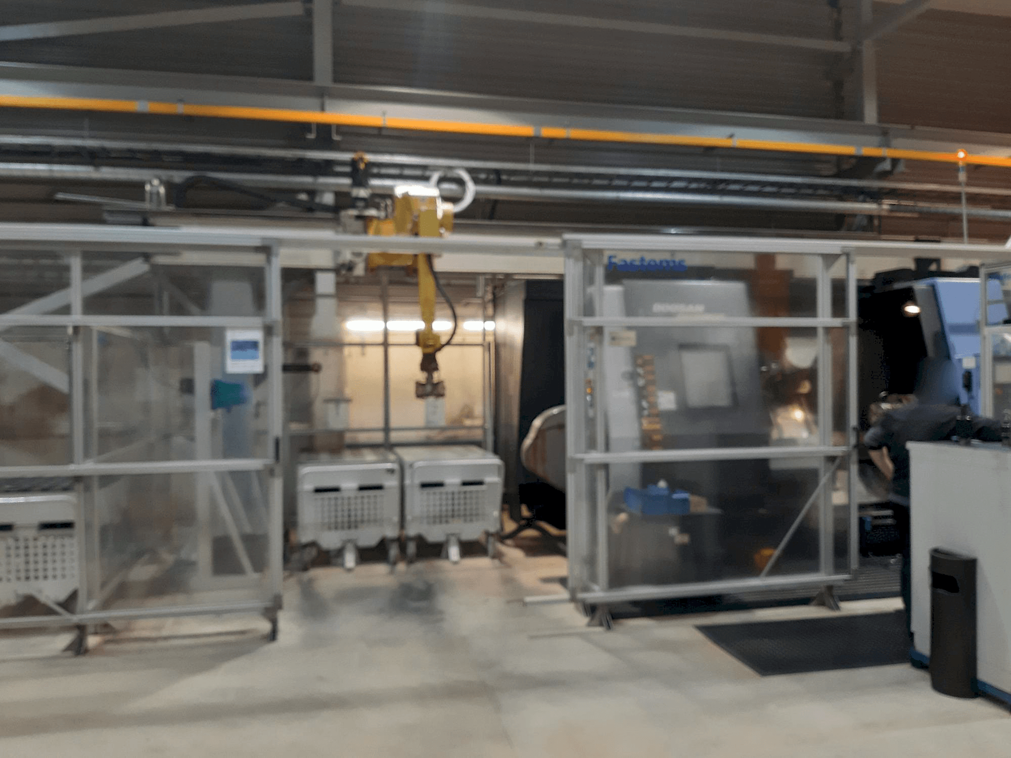 Vooraanzicht van Fastems RPC-70 with Fanuc M-710iC machine