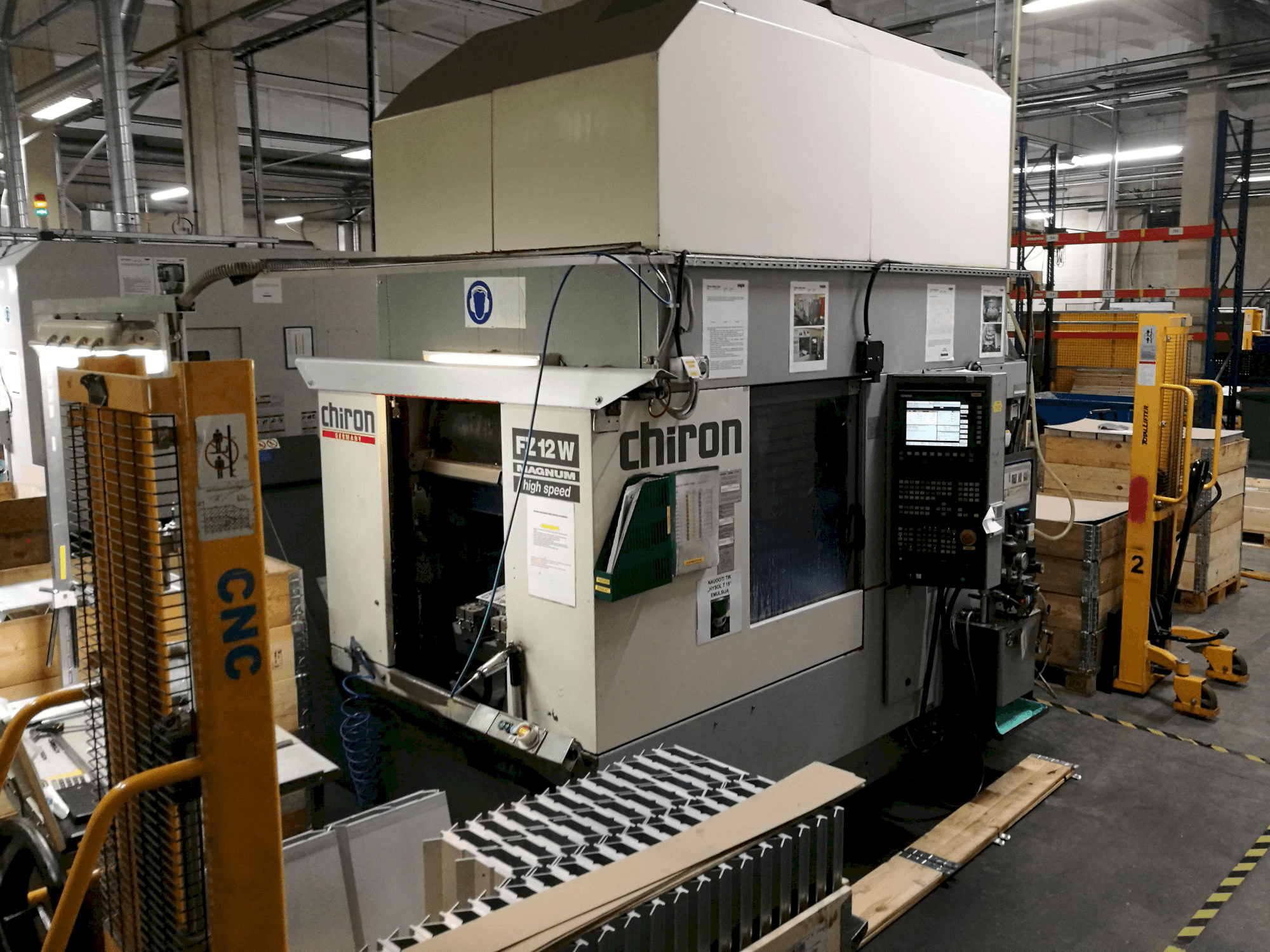 Links zicht van Chiron FZ 12 W machine