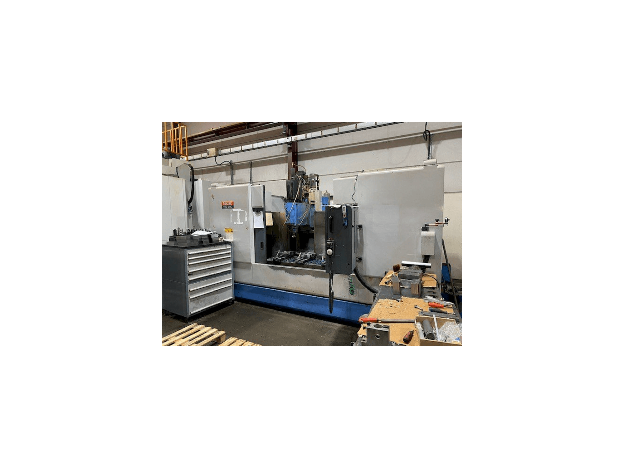 Vooraanzicht van Mazak VTC-20C machine