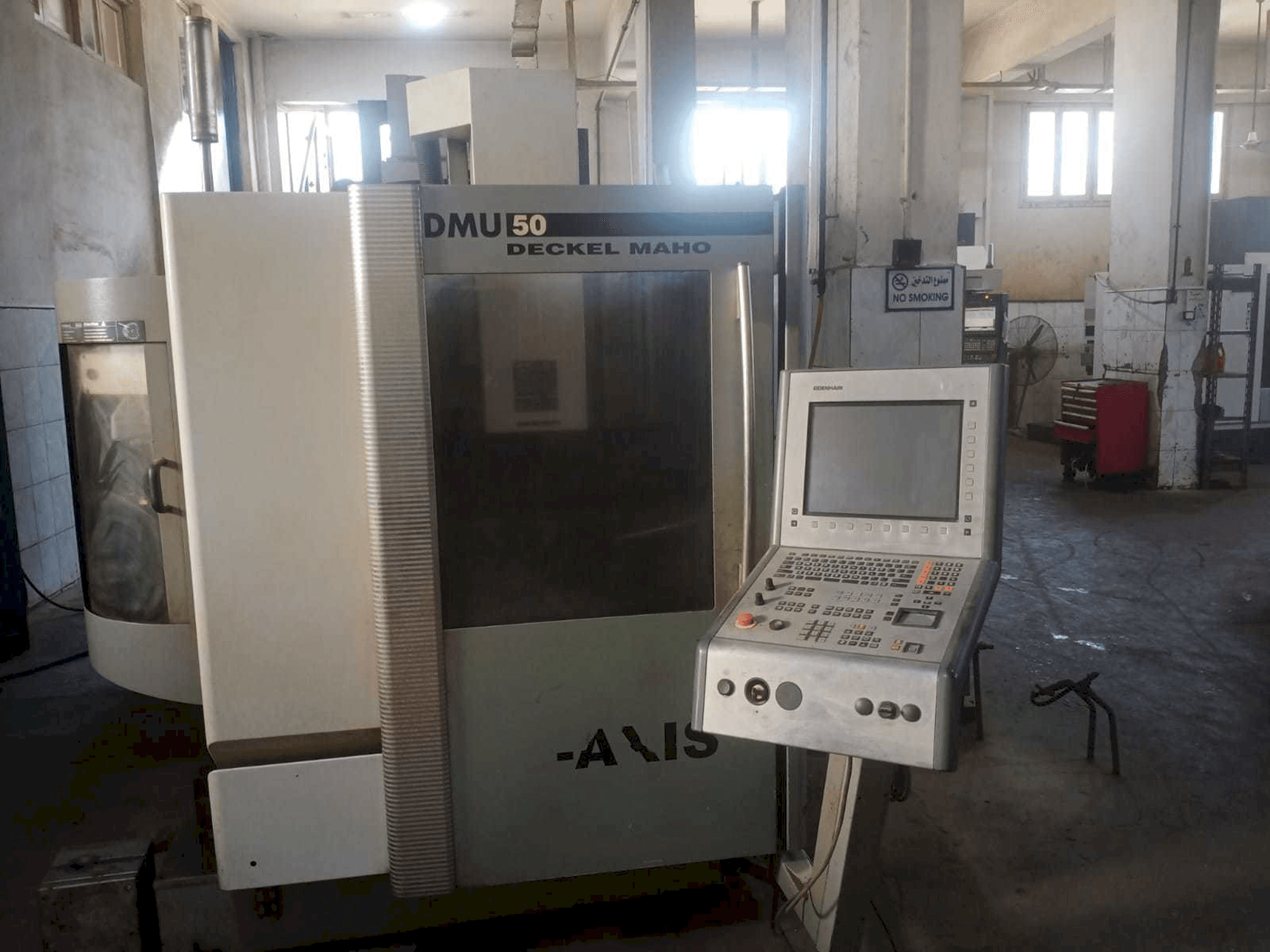 Vooraanzicht van DECKEL MAHO DMU 50 machine